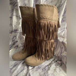Vintage style fringe boots woman’s size 8